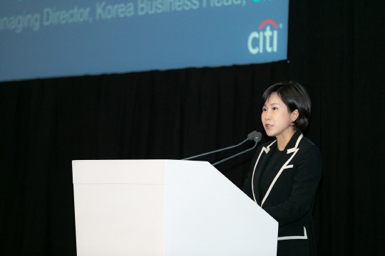 지난 11월 23일 부산 힐튼호텔에서 아시아 기업고객의 IR 담당 임직원이 참석한 가운데 개최된 2018 Citi IR (Investor Relations) 아카데미에서 유명순 한국씨티은행 기업금융그룹장이 참석자들에게 인사말을 하고 있다. 한국씨티은행 제공